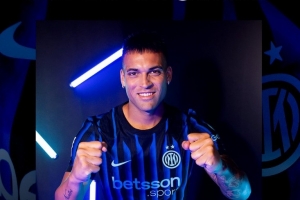 2战1球1助攻,官方:劳塔罗当选国米8月队内最佳球员